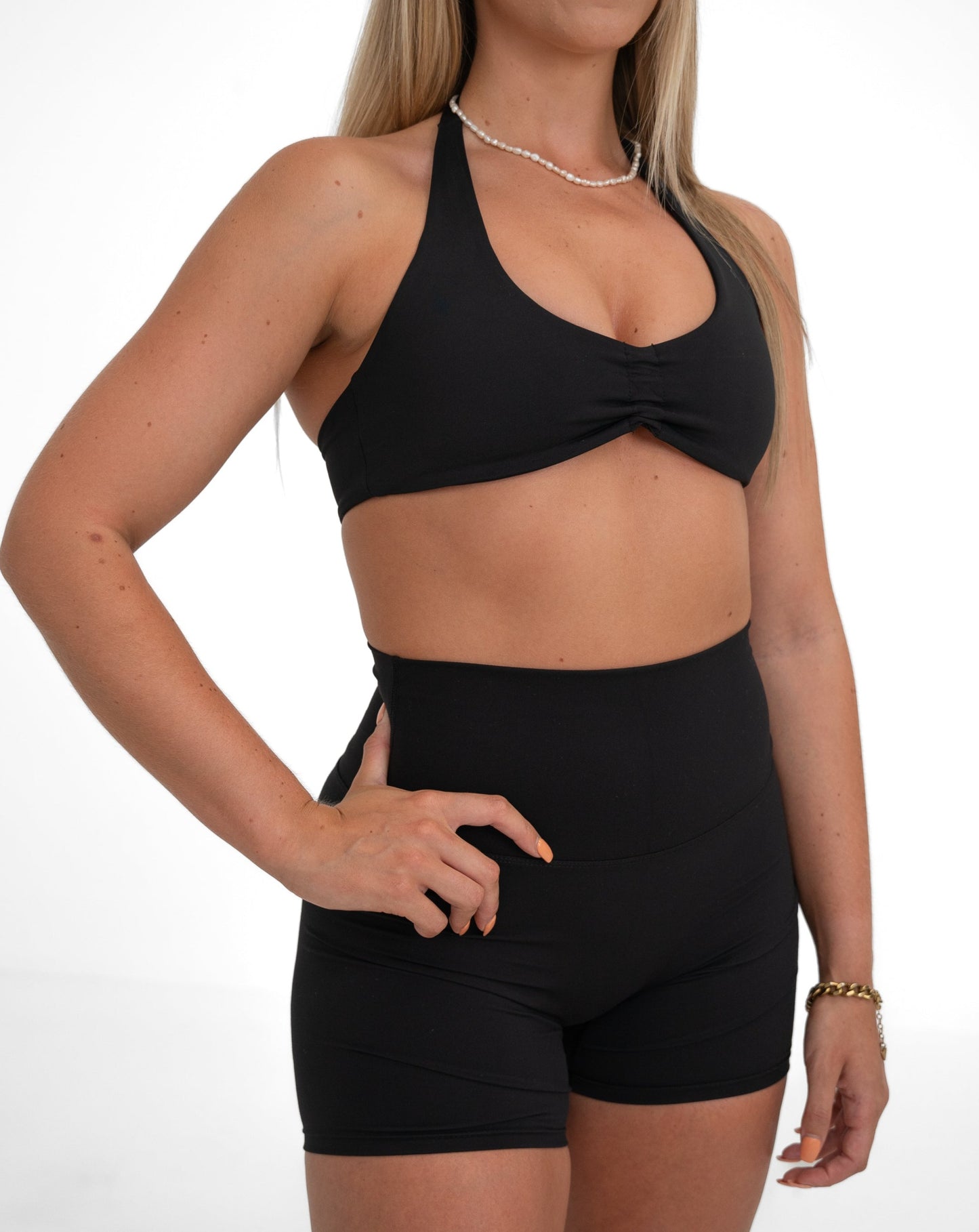 girl model wearing black activewear set